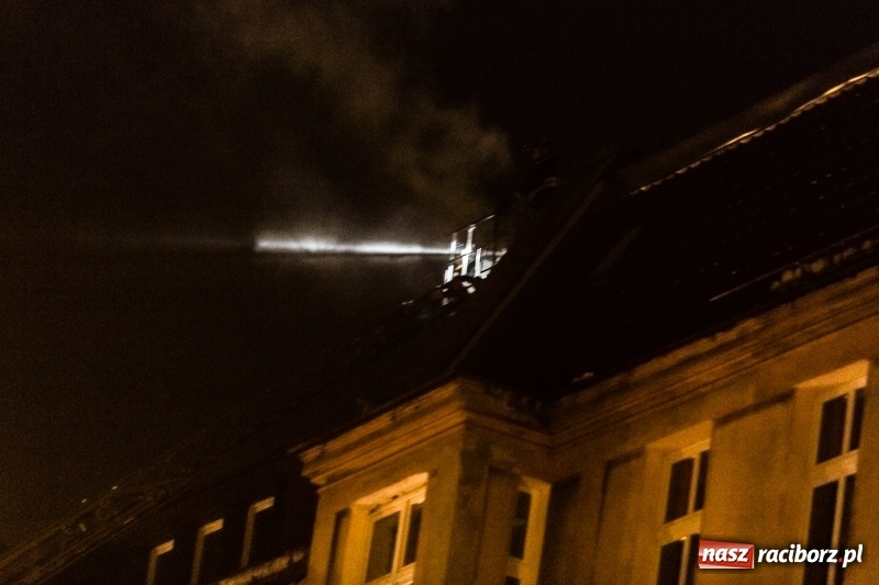 Zdjęcie w galerii na portalu naszraciborz.pl: O krok od tragedii. Ewakuacja mieszkańców kamienicy przy ul. Kościuszki  wiadomości z regionu