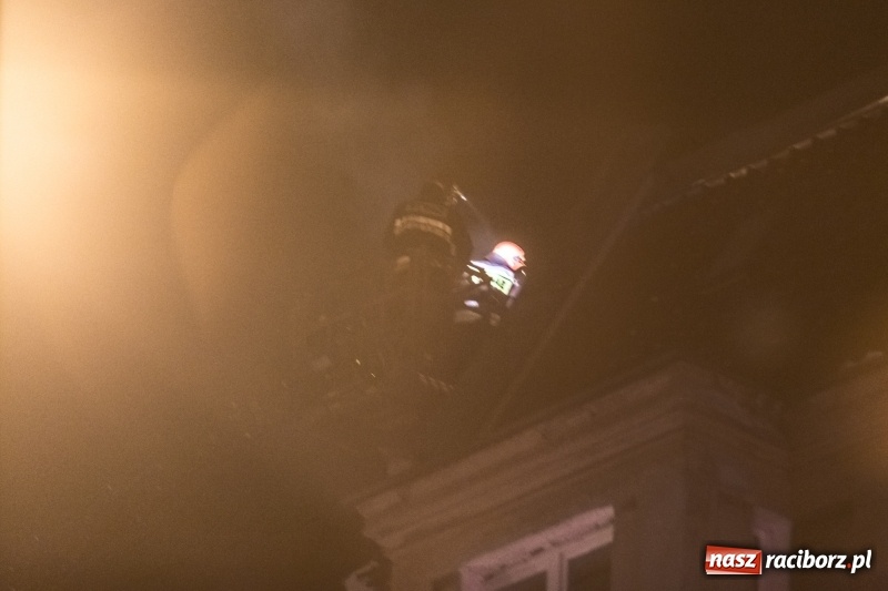 Zdjęcie w galerii na portalu naszraciborz.pl: O krok od tragedii. Ewakuacja mieszkańców kamienicy przy ul. Kościuszki  wiadomości z regionu