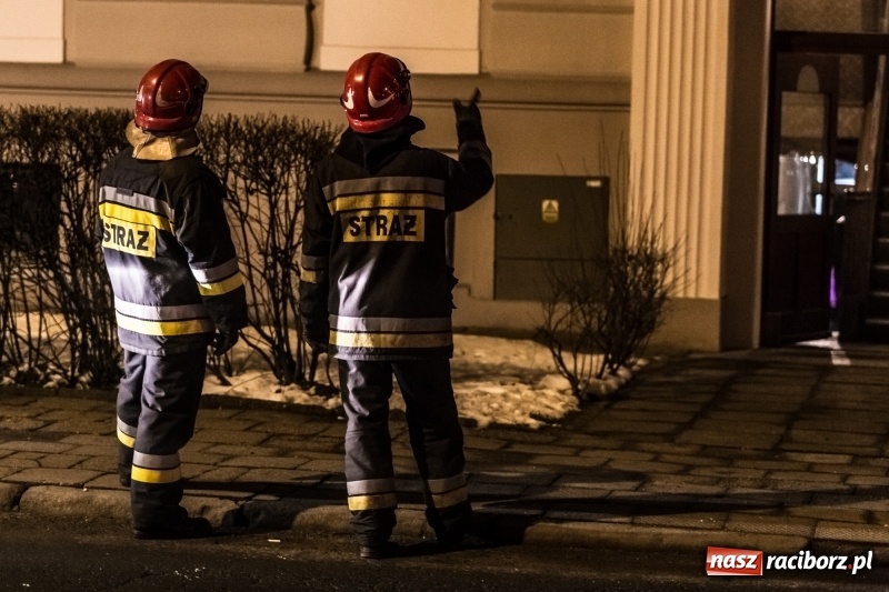 Zdjęcie w galerii na portalu naszraciborz.pl: O krok od tragedii. Ewakuacja mieszkańców kamienicy przy ul. Kościuszki  wiadomości z regionu