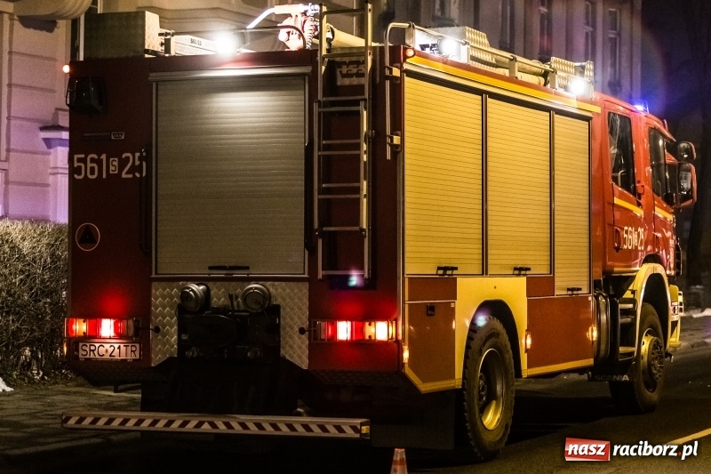 Zdjęcie w galerii na portalu naszraciborz.pl: O krok od tragedii. Ewakuacja mieszkańców kamienicy przy ul. Kościuszki  wiadomości z regionu