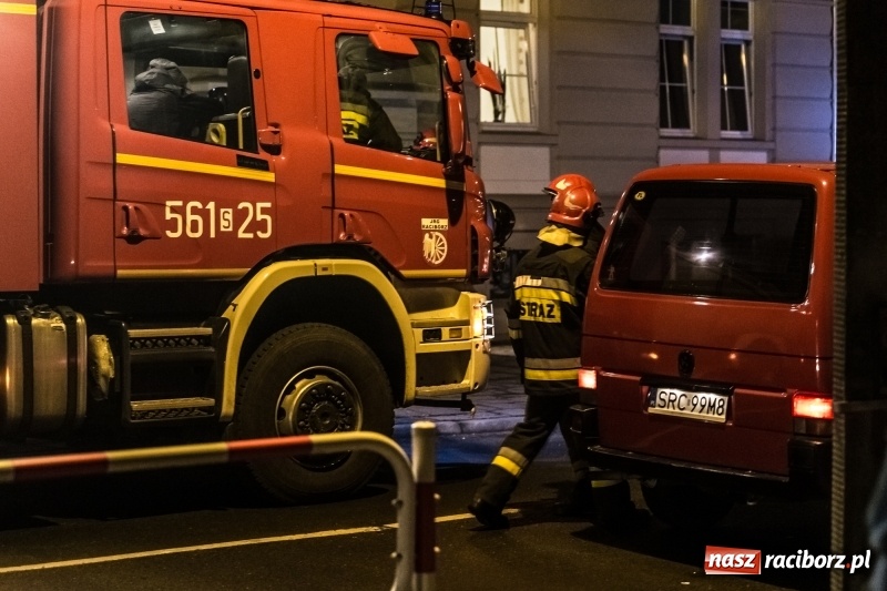 Zdjęcie w galerii na portalu naszraciborz.pl: O krok od tragedii. Ewakuacja mieszkańców kamienicy przy ul. Kościuszki  wiadomości z regionu