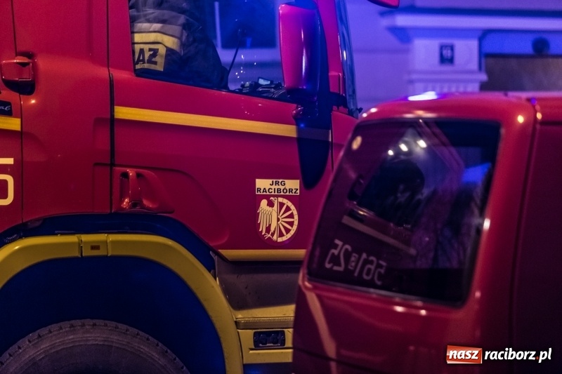 Zdjęcie w galerii na portalu naszraciborz.pl: O krok od tragedii. Ewakuacja mieszkańców kamienicy przy ul. Kościuszki  wiadomości z regionu