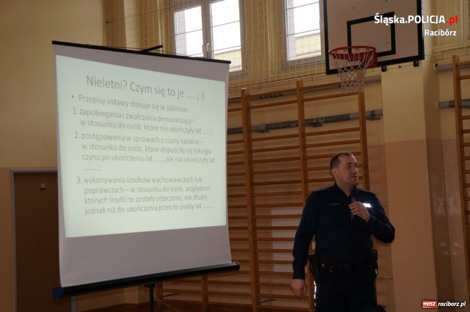 Zdjęcie w galerii na portalu naszraciborz.pl: Prelekcja dzielnicowego w II LO w Raciborzu wiadomości z regionu