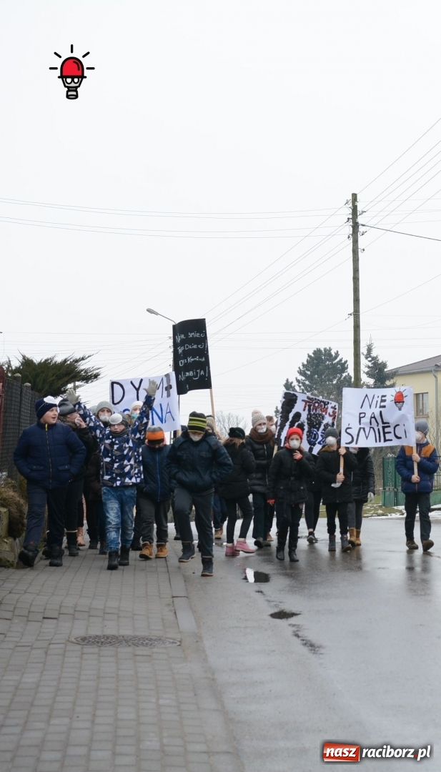 Zdjęcie w galerii na portalu naszraciborz.pl: Polska wieś chce oddychać czystym powietrzem. Manifestacja antysmogowa w Gamowie wiadomości z regionu