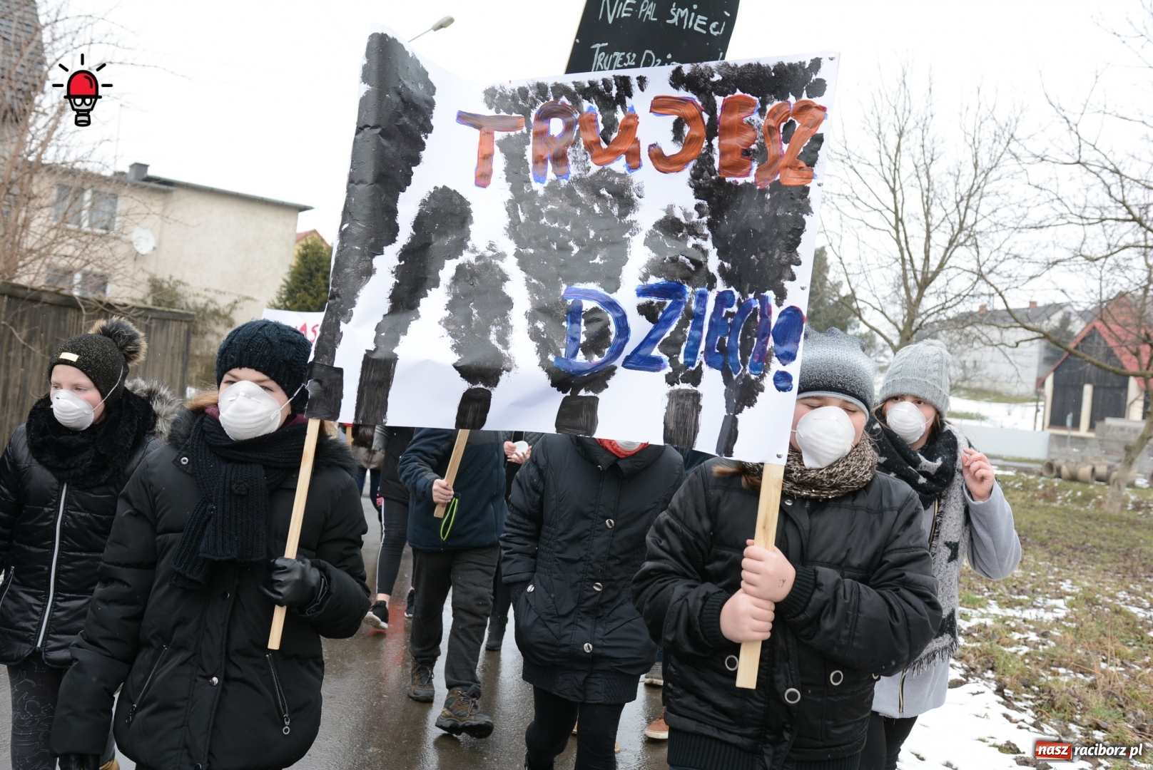 Zdjęcie w galerii na portalu naszraciborz.pl: Polska wieś chce oddychać czystym powietrzem. Manifestacja antysmogowa w Gamowie wiadomości z regionu