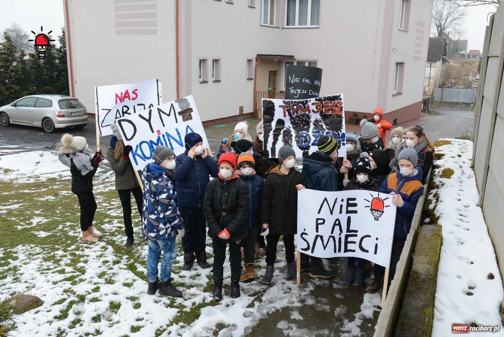 Zdjęcie w galerii na portalu naszraciborz.pl: Polska wieś chce oddychać czystym powietrzem. Manifestacja antysmogowa w Gamowie wiadomości z regionu