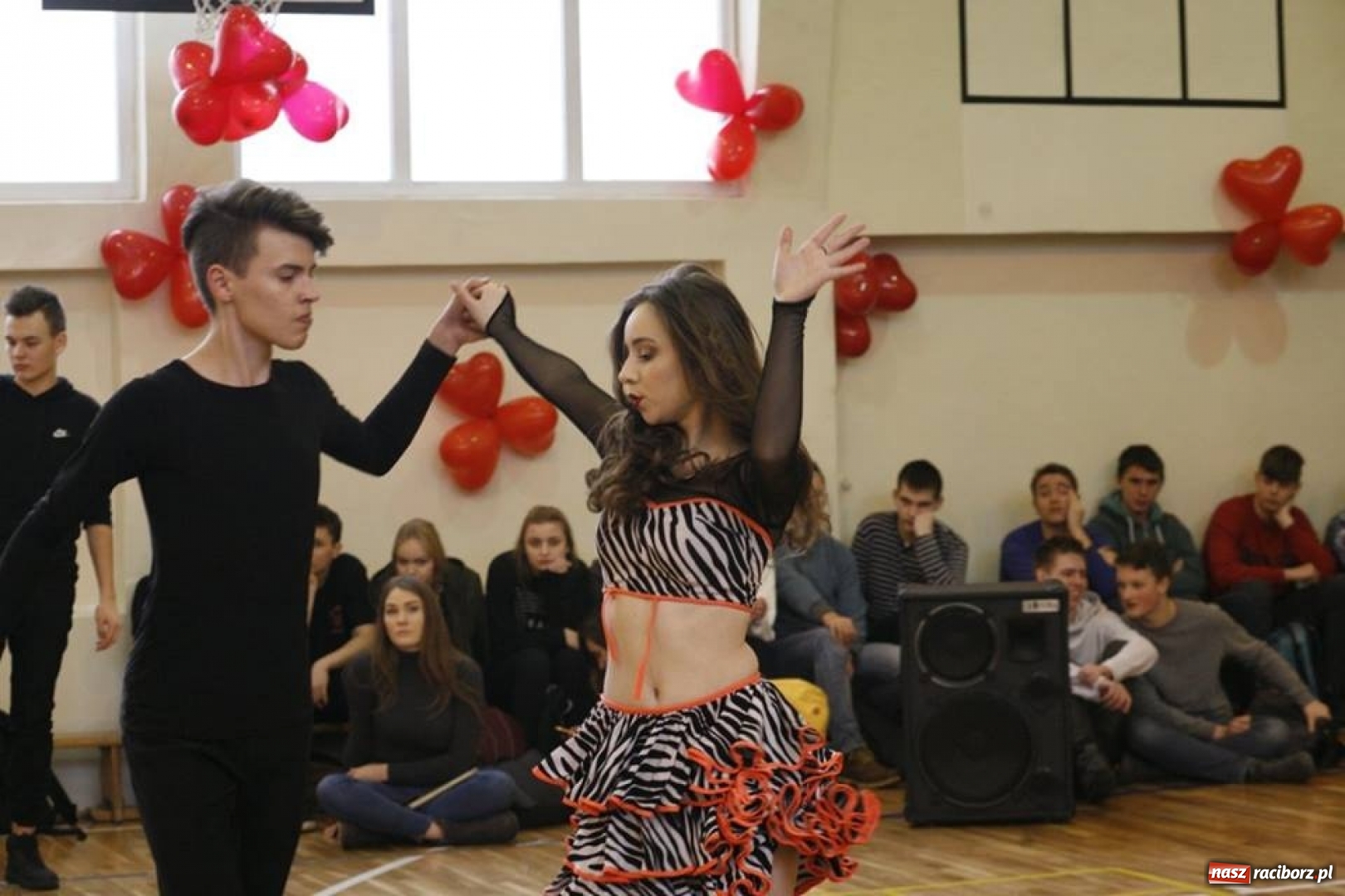 Zdjęcie w galerii na portalu naszraciborz.pl: Drugi Walentynkowy Turniej Tańca w I LO w Raciborzu wiadomości z regionu