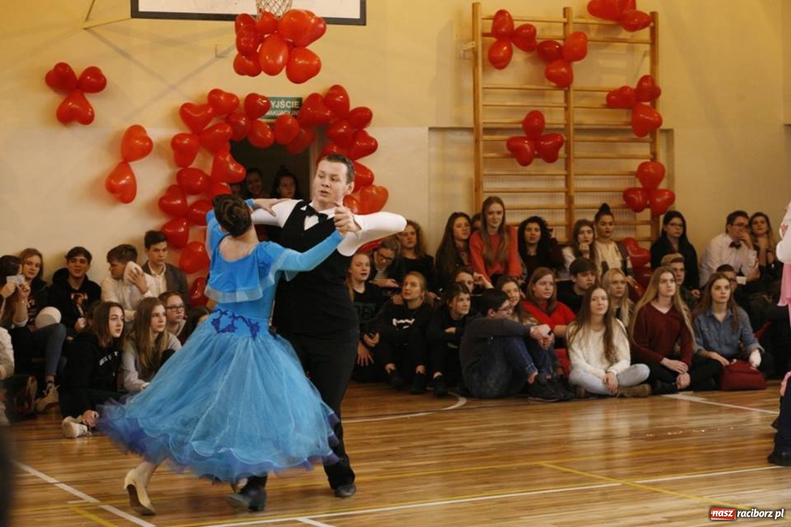Zdjęcie w galerii na portalu naszraciborz.pl: Drugi Walentynkowy Turniej Tańca w I LO w Raciborzu wiadomości z regionu