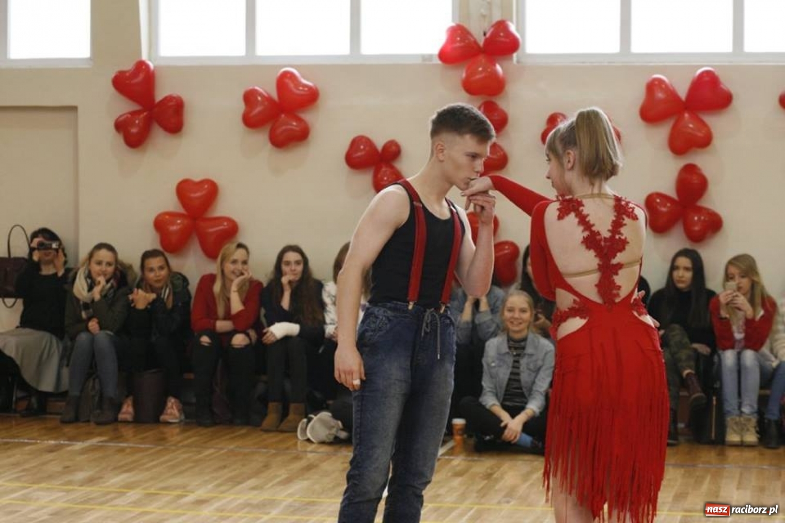 Zdjęcie w galerii na portalu naszraciborz.pl: Drugi Walentynkowy Turniej Tańca w I LO w Raciborzu wiadomości z regionu