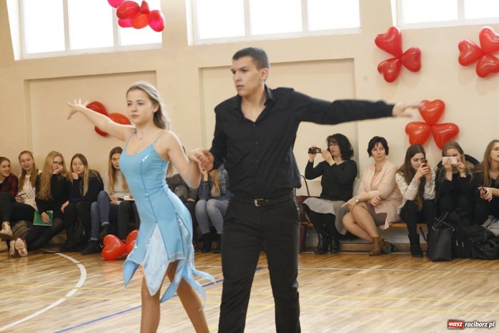 Zdjęcie w galerii na portalu naszraciborz.pl: Drugi Walentynkowy Turniej Tańca w I LO w Raciborzu wiadomości z regionu