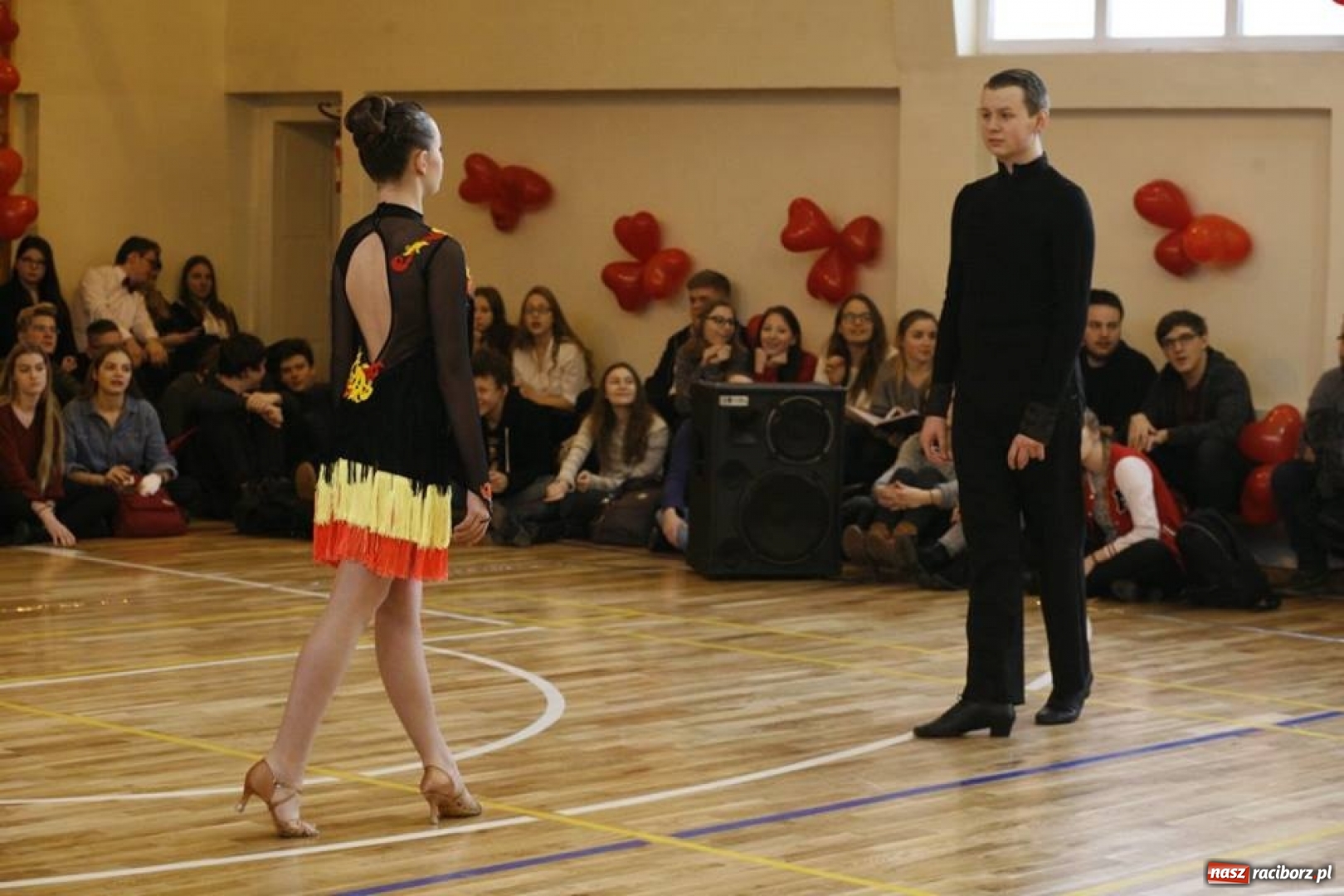 Zdjęcie w galerii na portalu naszraciborz.pl: Drugi Walentynkowy Turniej Tańca w I LO w Raciborzu wiadomości z regionu