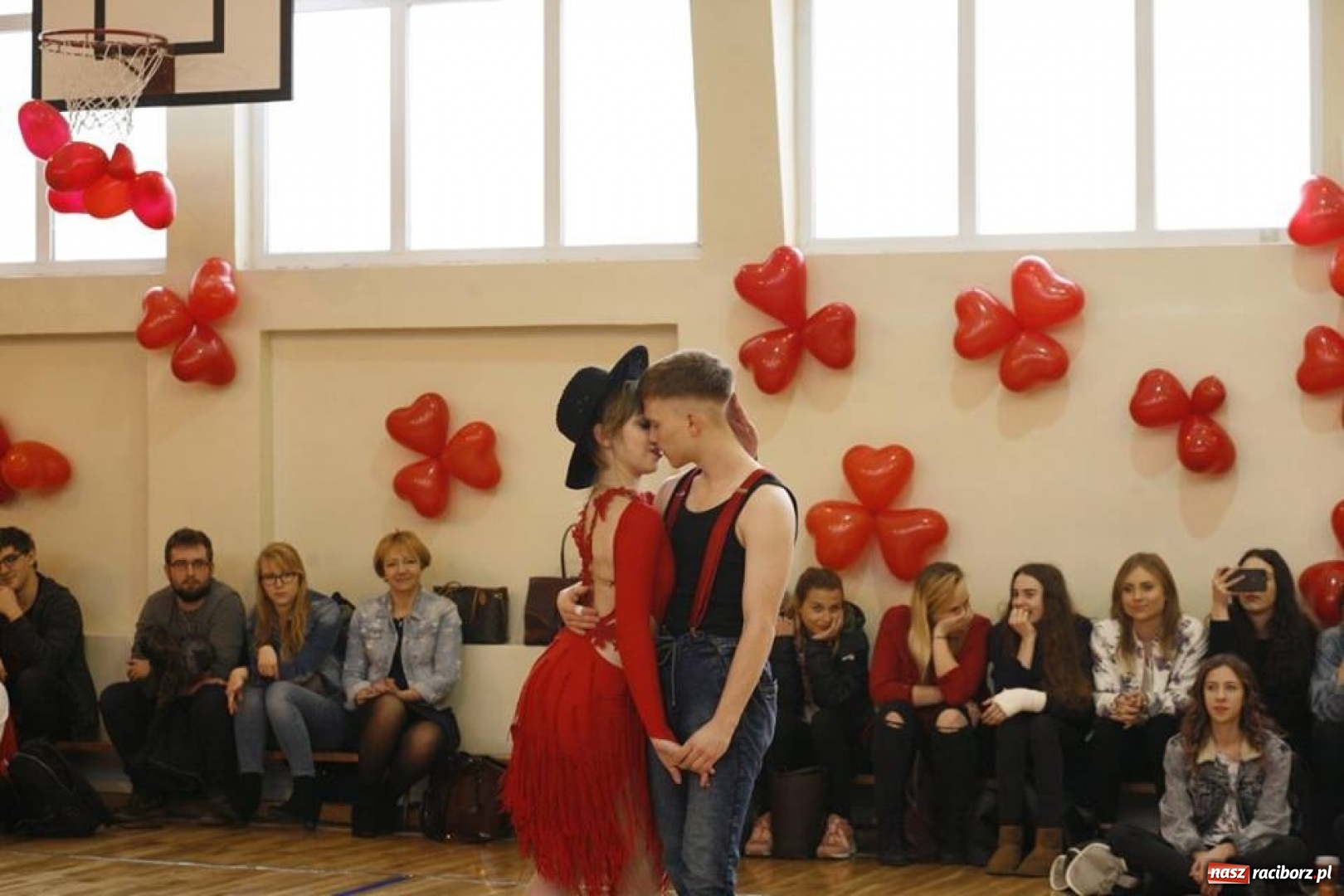 Zdjęcie w galerii na portalu naszraciborz.pl: Drugi Walentynkowy Turniej Tańca w I LO w Raciborzu wiadomości z regionu