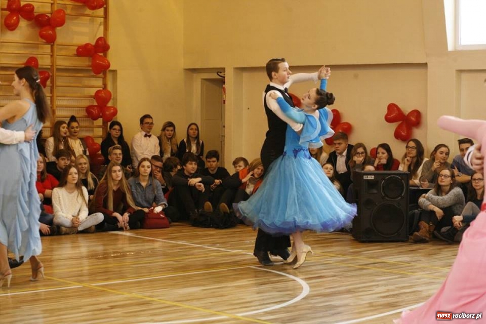 Zdjęcie w galerii na portalu naszraciborz.pl: Drugi Walentynkowy Turniej Tańca w I LO w Raciborzu wiadomości z regionu