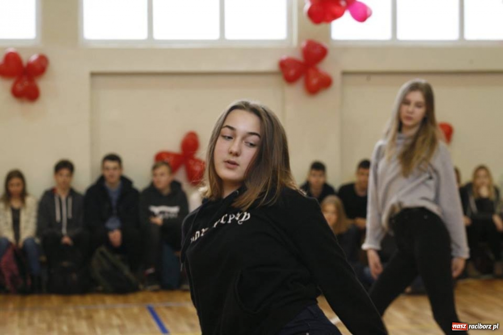 Zdjęcie w galerii na portalu naszraciborz.pl: Drugi Walentynkowy Turniej Tańca w I LO w Raciborzu wiadomości z regionu