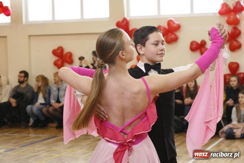 Zdjęcie w galerii na portalu naszraciborz.pl: Drugi Walentynkowy Turniej Tańca w I LO w Raciborzu wiadomości z regionu