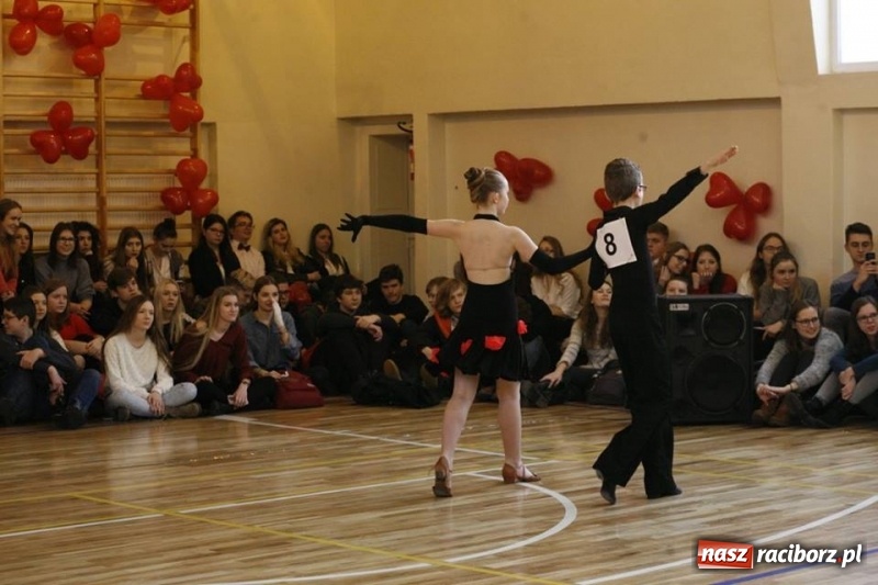 Zdjęcie w galerii na portalu naszraciborz.pl: Drugi Walentynkowy Turniej Tańca w I LO w Raciborzu wiadomości z regionu