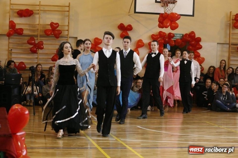 Zdjęcie w galerii na portalu naszraciborz.pl: Drugi Walentynkowy Turniej Tańca w I LO w Raciborzu wiadomości z regionu