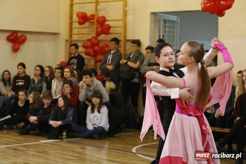 Zdjęcie w galerii na portalu naszraciborz.pl: Drugi Walentynkowy Turniej Tańca w I LO w Raciborzu wiadomości z regionu