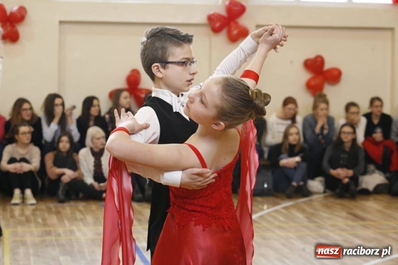 Zdjęcie w galerii na portalu naszraciborz.pl: Drugi Walentynkowy Turniej Tańca w I LO w Raciborzu wiadomości z regionu