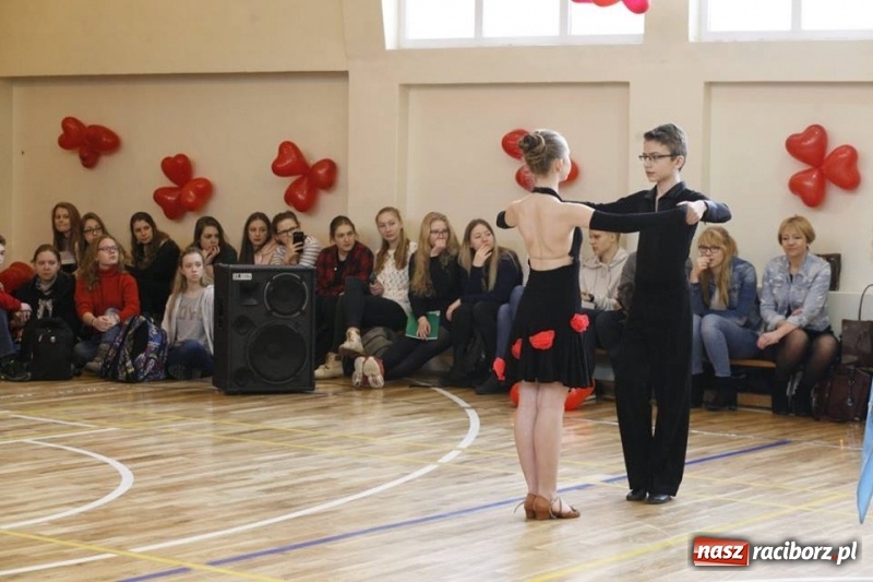 Zdjęcie w galerii na portalu naszraciborz.pl: Drugi Walentynkowy Turniej Tańca w I LO w Raciborzu wiadomości z regionu