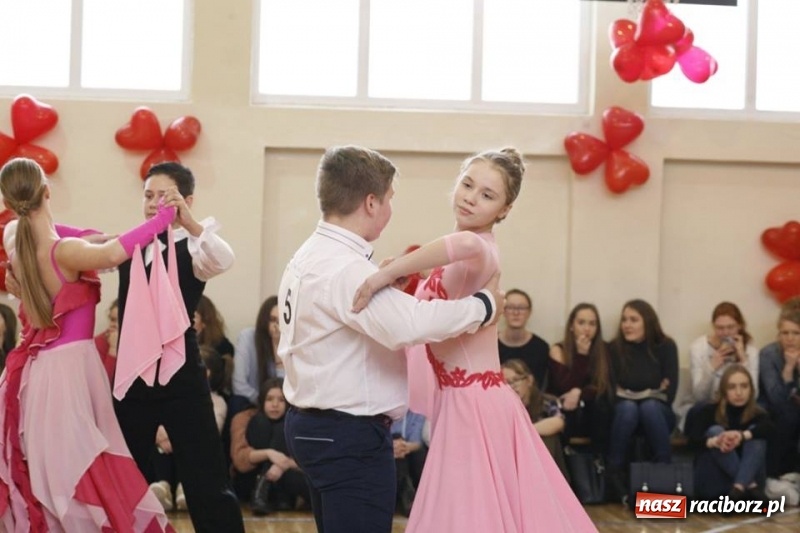 Zdjęcie w galerii na portalu naszraciborz.pl: Drugi Walentynkowy Turniej Tańca w I LO w Raciborzu wiadomości z regionu