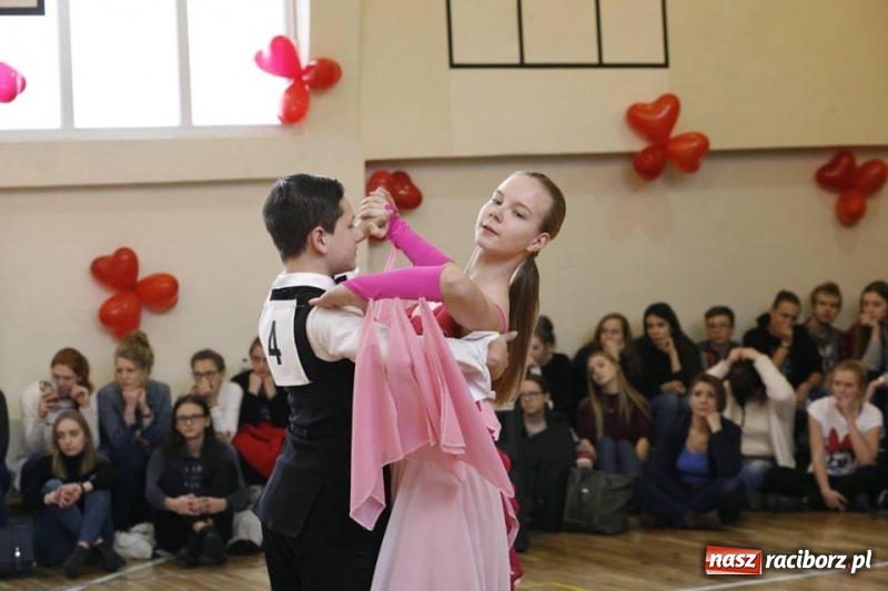 Zdjęcie w galerii na portalu naszraciborz.pl: Drugi Walentynkowy Turniej Tańca w I LO w Raciborzu wiadomości z regionu