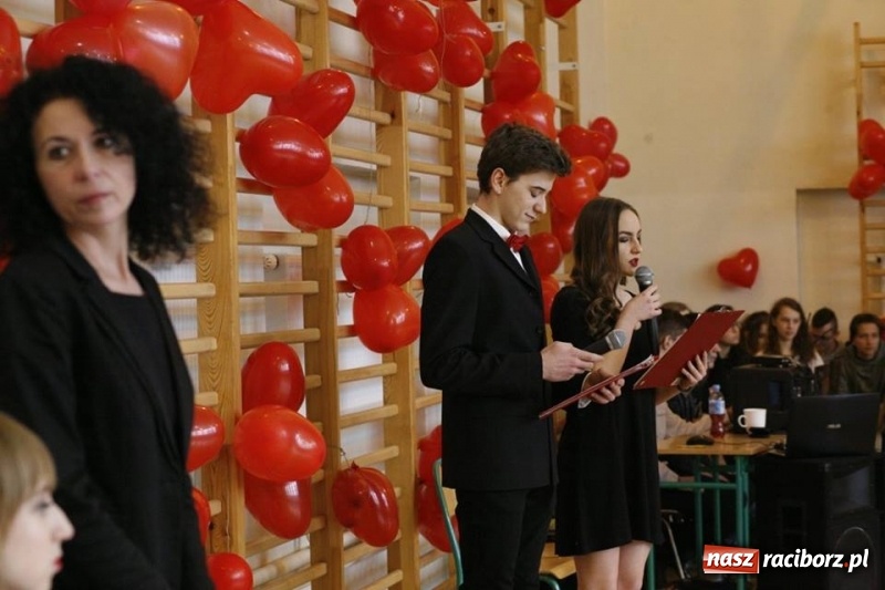 Zdjęcie w galerii na portalu naszraciborz.pl: Drugi Walentynkowy Turniej Tańca w I LO w Raciborzu wiadomości z regionu