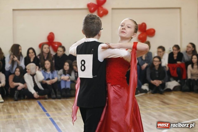 Zdjęcie w galerii na portalu naszraciborz.pl: Drugi Walentynkowy Turniej Tańca w I LO w Raciborzu wiadomości z regionu