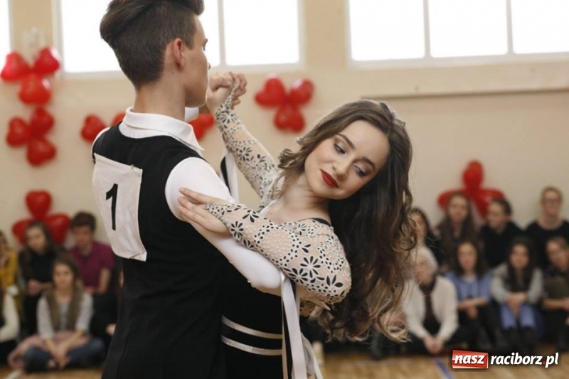 Zdjęcie w galerii na portalu naszraciborz.pl: Drugi Walentynkowy Turniej Tańca w I LO w Raciborzu wiadomości z regionu