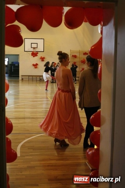 Zdjęcie w galerii na portalu naszraciborz.pl: Drugi Walentynkowy Turniej Tańca w I LO w Raciborzu wiadomości z regionu