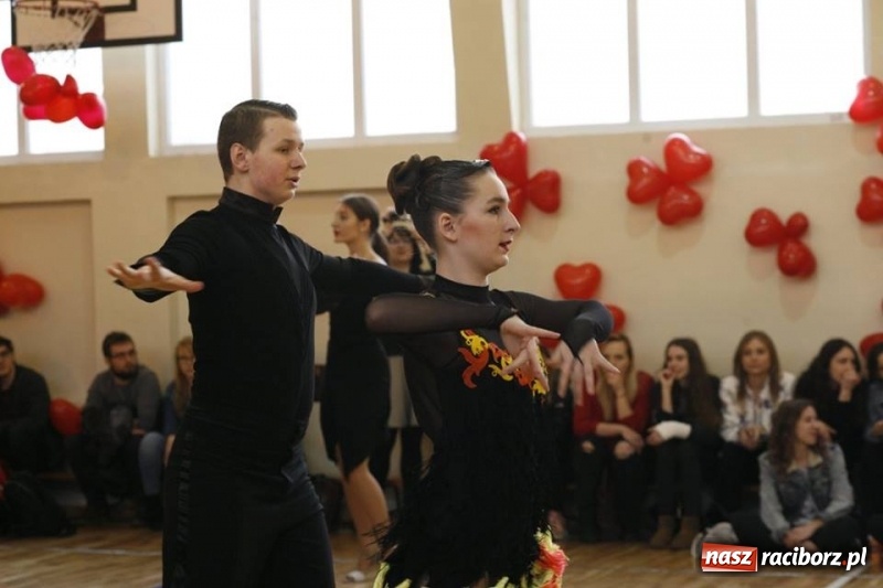 Zdjęcie w galerii na portalu naszraciborz.pl: Drugi Walentynkowy Turniej Tańca w I LO w Raciborzu wiadomości z regionu