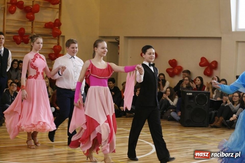 Zdjęcie w galerii na portalu naszraciborz.pl: Drugi Walentynkowy Turniej Tańca w I LO w Raciborzu wiadomości z regionu