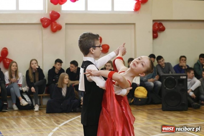 Zdjęcie w galerii na portalu naszraciborz.pl: Drugi Walentynkowy Turniej Tańca w I LO w Raciborzu wiadomości z regionu