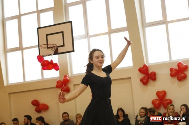 Zdjęcie w galerii na portalu naszraciborz.pl: Drugi Walentynkowy Turniej Tańca w I LO w Raciborzu wiadomości z regionu