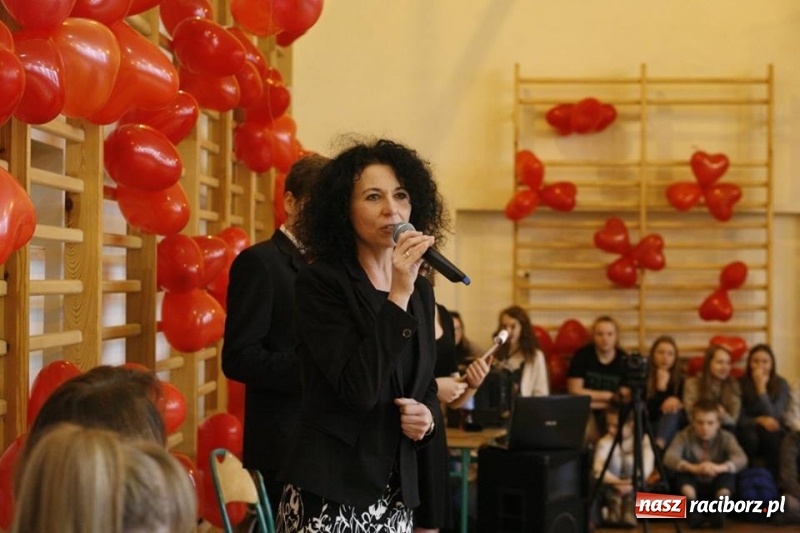 Zdjęcie w galerii na portalu naszraciborz.pl: Drugi Walentynkowy Turniej Tańca w I LO w Raciborzu wiadomości z regionu