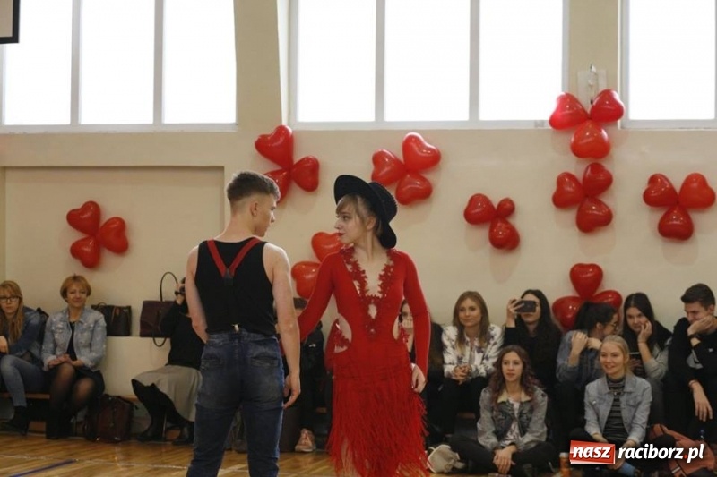 Zdjęcie w galerii na portalu naszraciborz.pl: Drugi Walentynkowy Turniej Tańca w I LO w Raciborzu wiadomości z regionu
