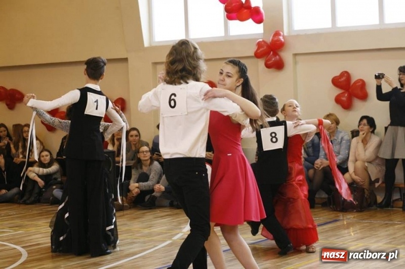 Zdjęcie w galerii na portalu naszraciborz.pl: Drugi Walentynkowy Turniej Tańca w I LO w Raciborzu wiadomości z regionu