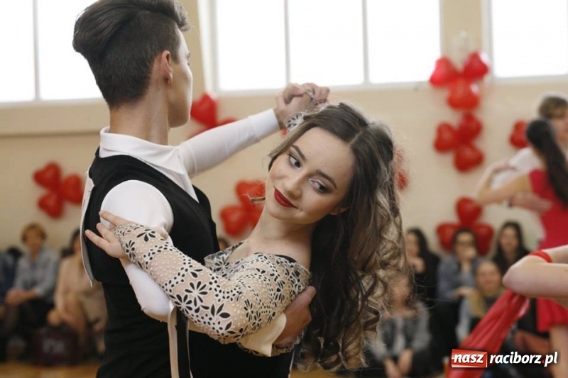 Zdjęcie w galerii na portalu naszraciborz.pl: Drugi Walentynkowy Turniej Tańca w I LO w Raciborzu wiadomości z regionu