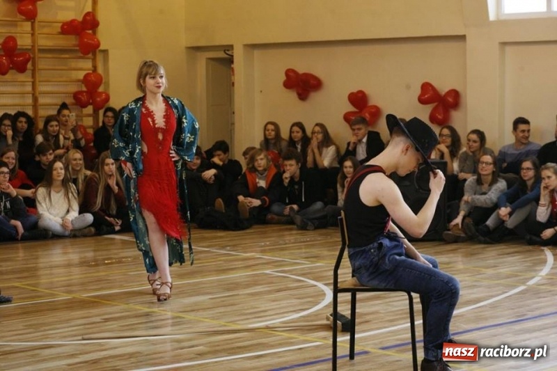 Zdjęcie w galerii na portalu naszraciborz.pl: Drugi Walentynkowy Turniej Tańca w I LO w Raciborzu wiadomości z regionu