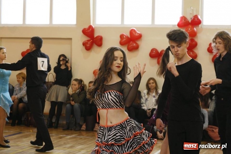 Zdjęcie w galerii na portalu naszraciborz.pl: Drugi Walentynkowy Turniej Tańca w I LO w Raciborzu wiadomości z regionu