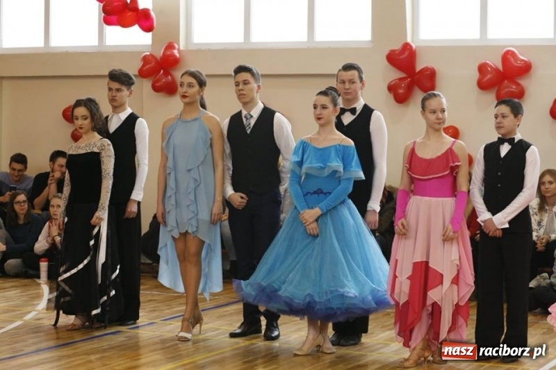 Zdjęcie w galerii na portalu naszraciborz.pl: Drugi Walentynkowy Turniej Tańca w I LO w Raciborzu wiadomości z regionu