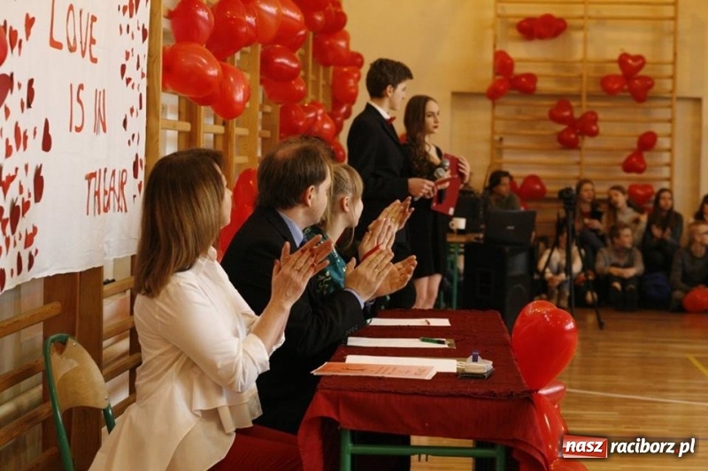 Zdjęcie w galerii na portalu naszraciborz.pl: Drugi Walentynkowy Turniej Tańca w I LO w Raciborzu wiadomości z regionu