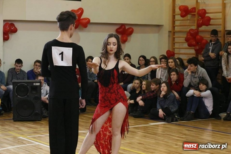Zdjęcie w galerii na portalu naszraciborz.pl: Drugi Walentynkowy Turniej Tańca w I LO w Raciborzu wiadomości z regionu
