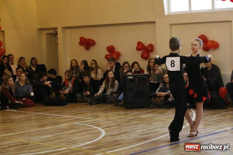 Zdjęcie w galerii na portalu naszraciborz.pl: Drugi Walentynkowy Turniej Tańca w I LO w Raciborzu wiadomości z regionu