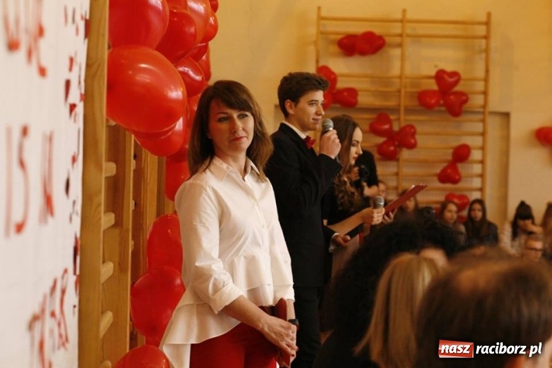 Zdjęcie w galerii na portalu naszraciborz.pl: Drugi Walentynkowy Turniej Tańca w I LO w Raciborzu wiadomości z regionu