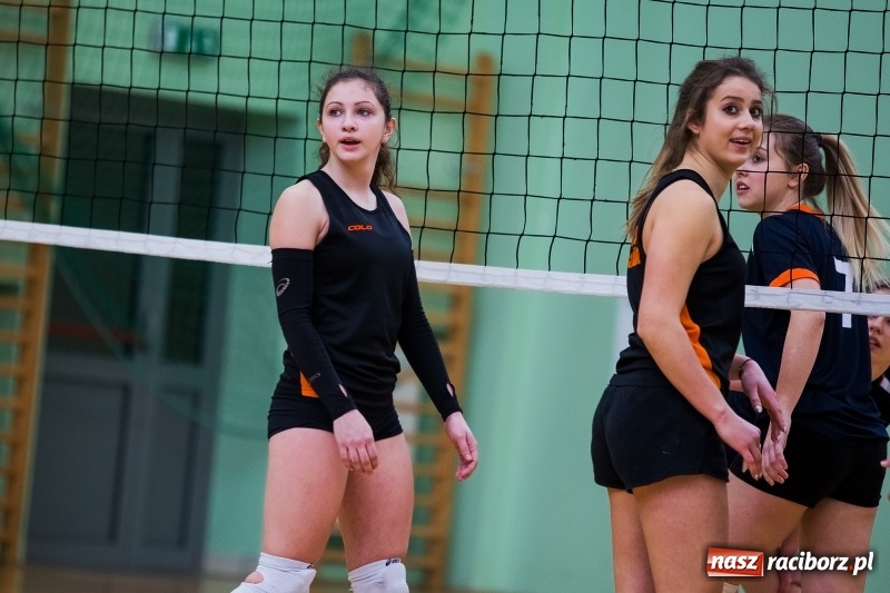 Zdjęcie w galerii na portalu naszraciborz.pl: Liga szkolna w siatkówce w Arenie Rafako wiadomości z regionu