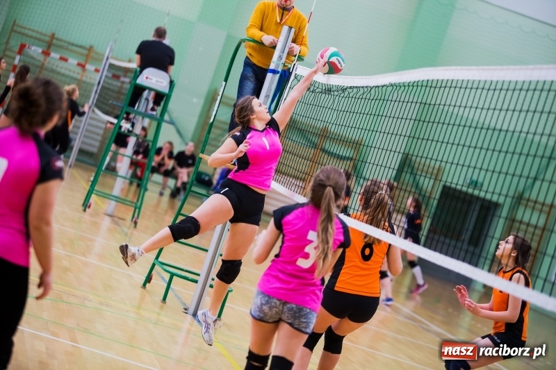Zdjęcie w galerii na portalu naszraciborz.pl: Liga szkolna w siatkówce w Arenie Rafako wiadomości z regionu
