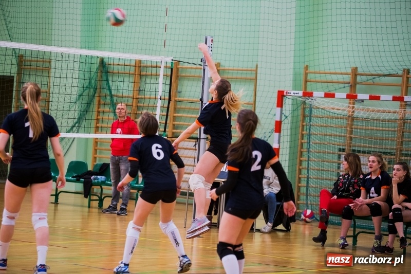 Zdjęcie w galerii na portalu naszraciborz.pl: Liga szkolna w siatkówce w Arenie Rafako wiadomości z regionu
