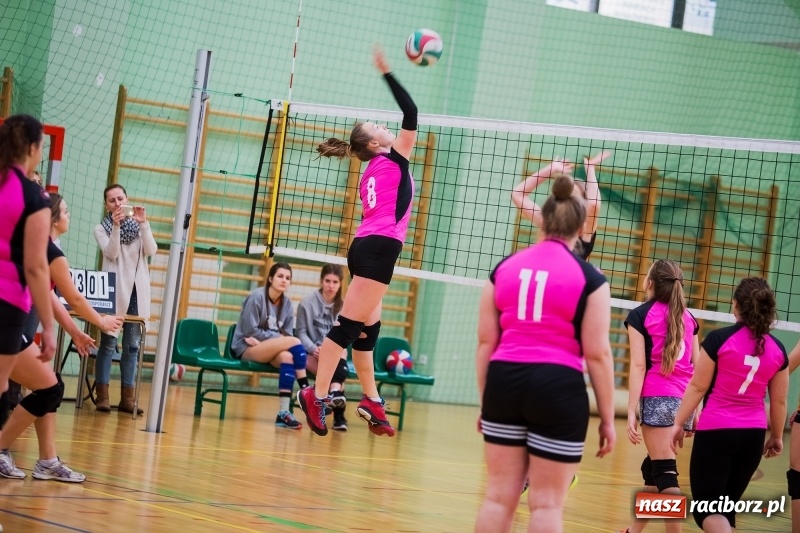 Zdjęcie w galerii na portalu naszraciborz.pl: Liga szkolna w siatkówce w Arenie Rafako wiadomości z regionu