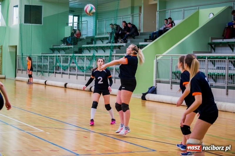 Zdjęcie w galerii na portalu naszraciborz.pl: Liga szkolna w siatkówce w Arenie Rafako wiadomości z regionu